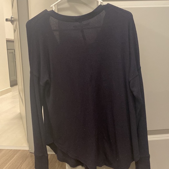 Navy blue Abercrombie sweater - Picture 3 of 3